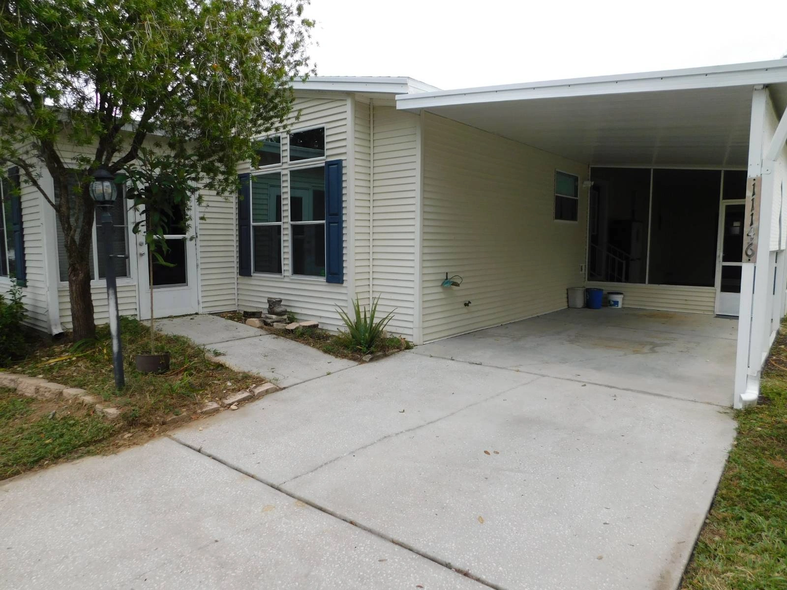 2&2 Palm Harbor Manufactured Home, 11146 Mustang Drive(42)
