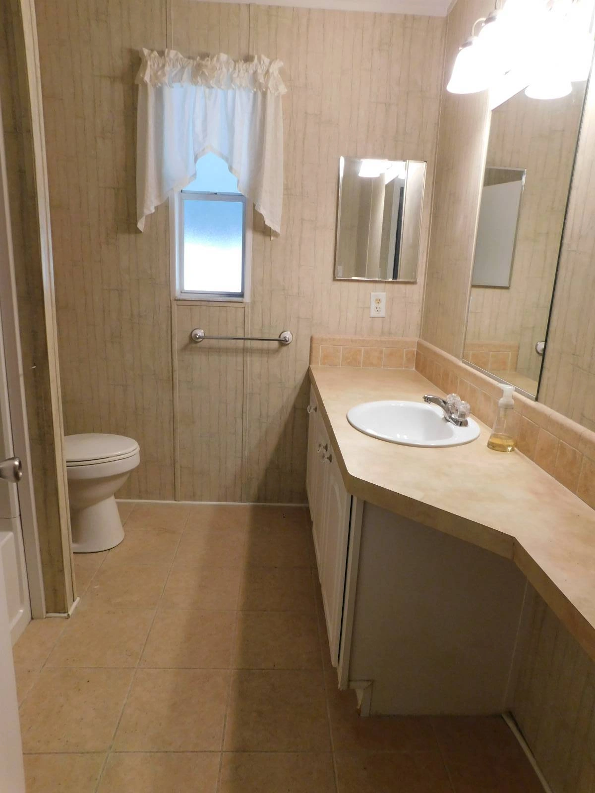 2&2 Palm Harbor Manufactured Home, 11146 Mustang Drive(7)