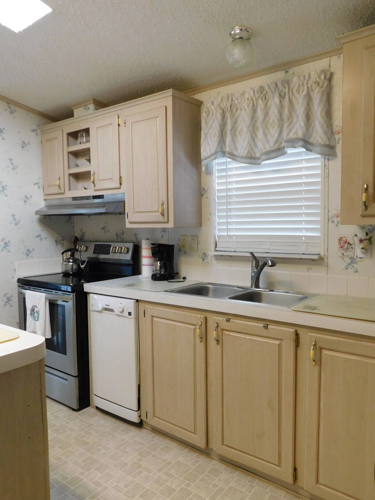 2&2 Redman Manufactured Home 11054 Mustang Drive(22)