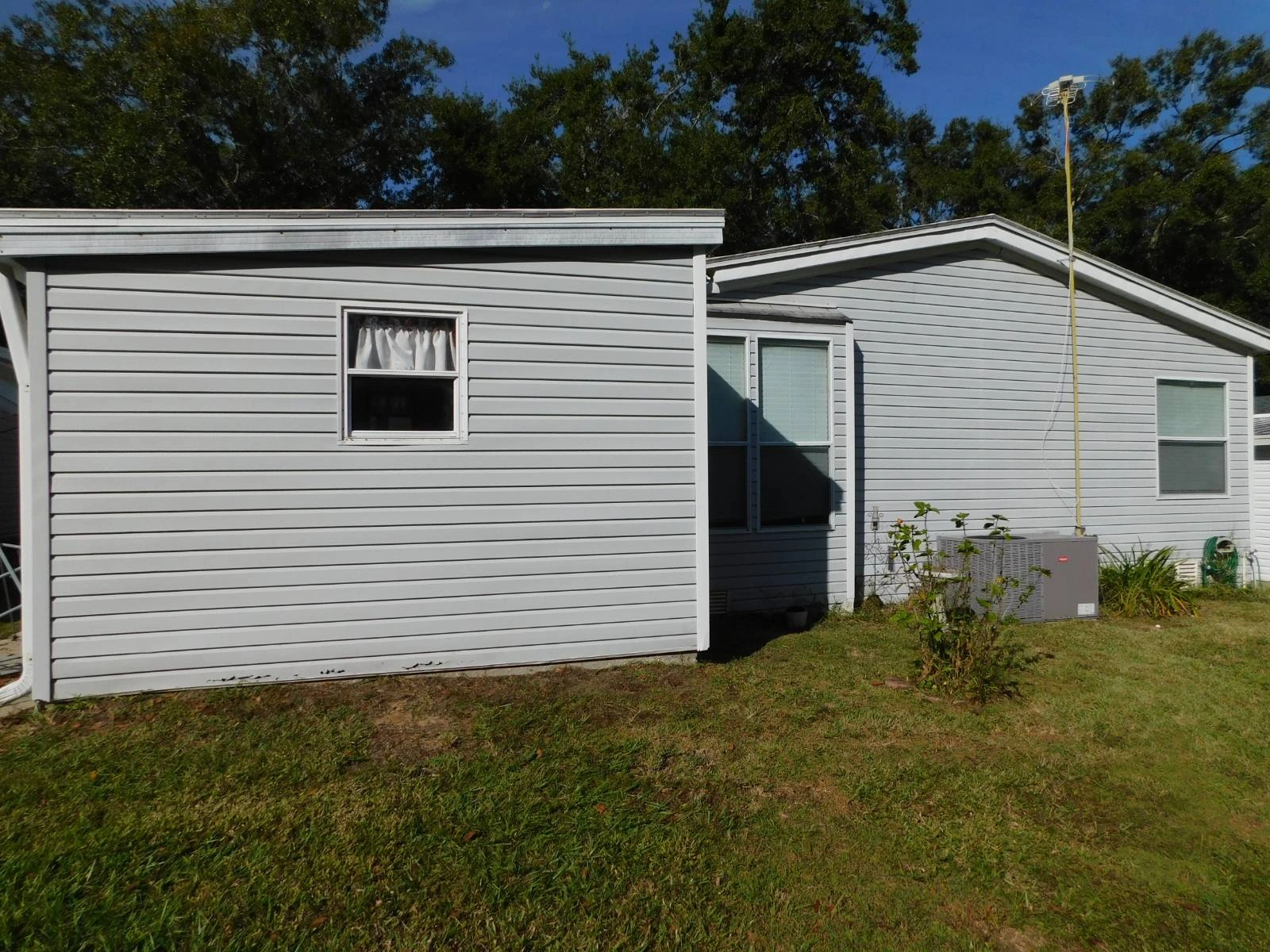 2&2 Redman Manufactured Home 11054 Mustang Drive(38)