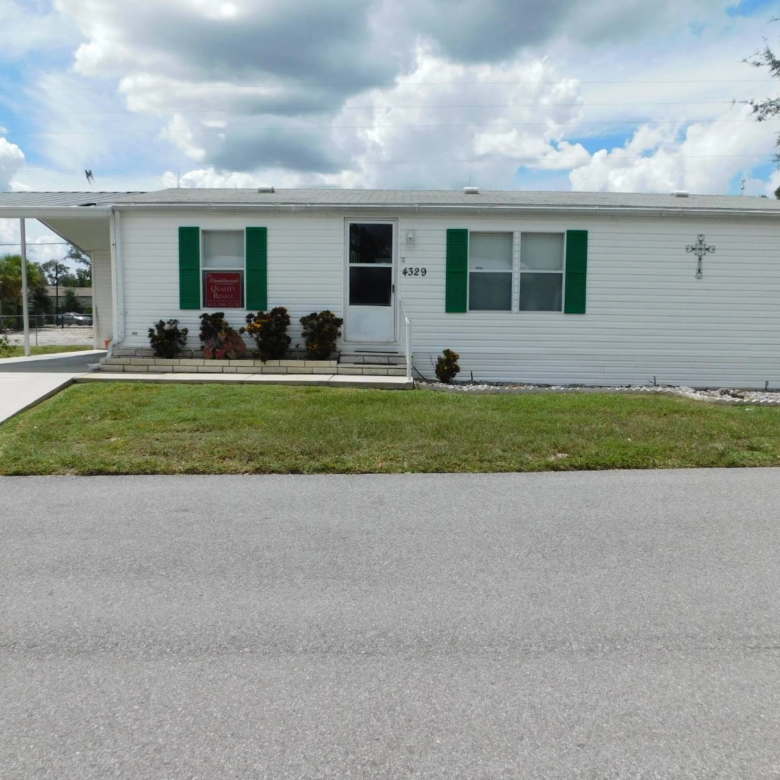 2/2 Fleetwood Manufactured Home