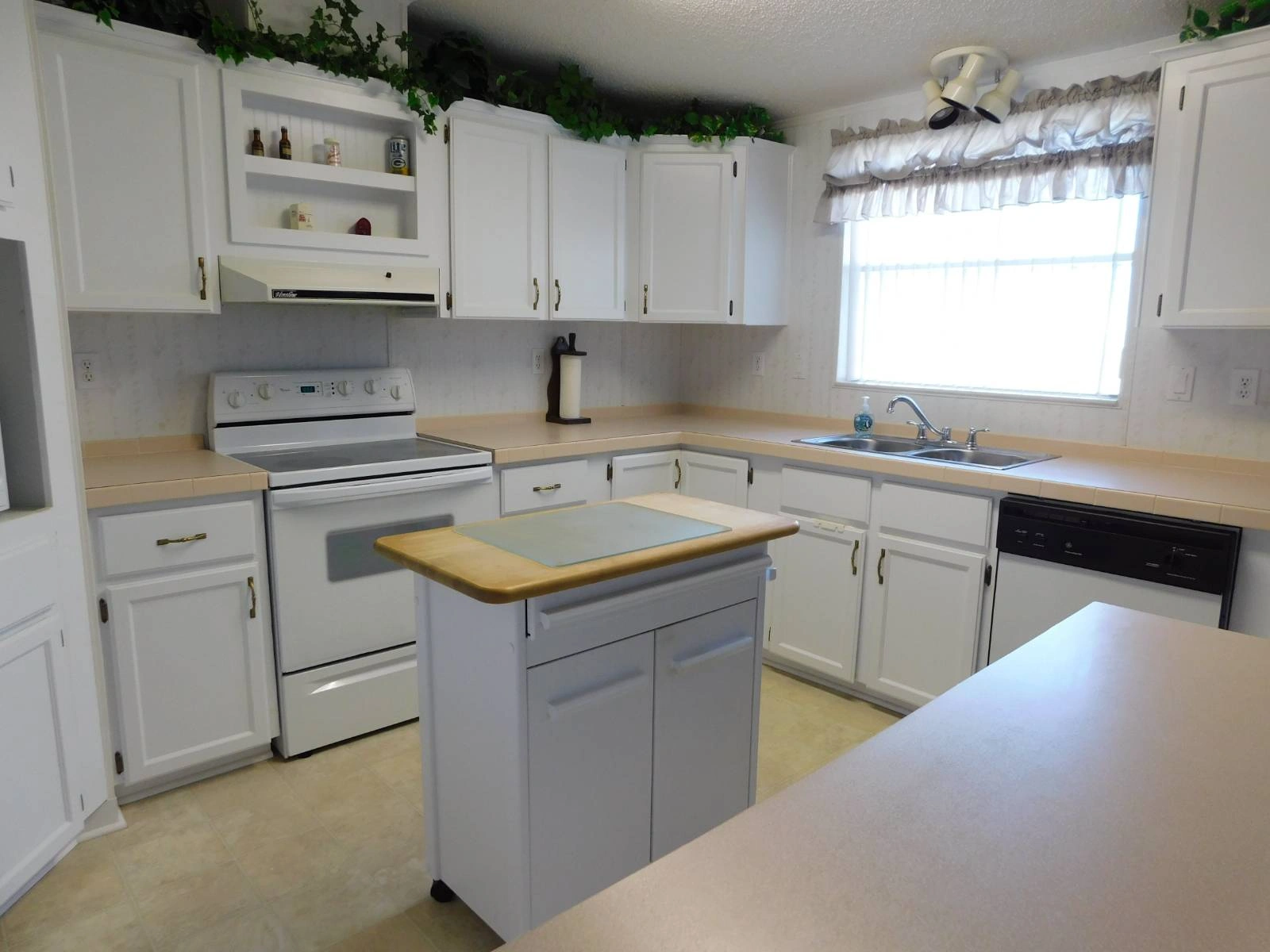 2&2 Palm Harbor Manufactured Home (19) Jacobsen Homes, financing options, Palm Harbor Manufactured Home, fire pit, heated pool 55+ community florida, 55+ communitie