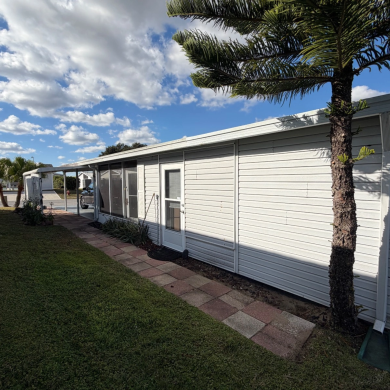 Suncrest Homes Zephyrhills, florida 55+ community with boat ramp, Homes of Merit Manufactured Home, septic and well, fleetwoo