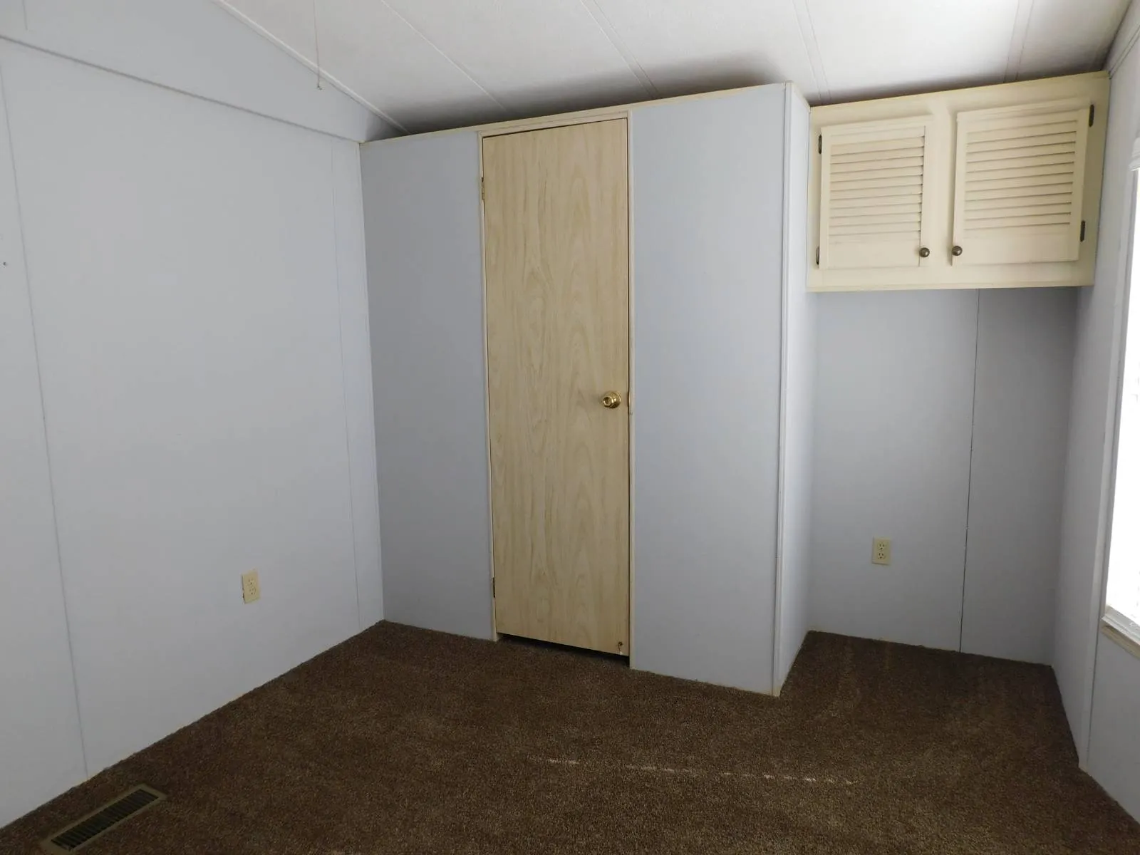 22 Commodore Manufactured Home (12) Commodore Manufactured Home, lawn maintenance included, manufactured home communities new port richey, ramblewood zephyrhills