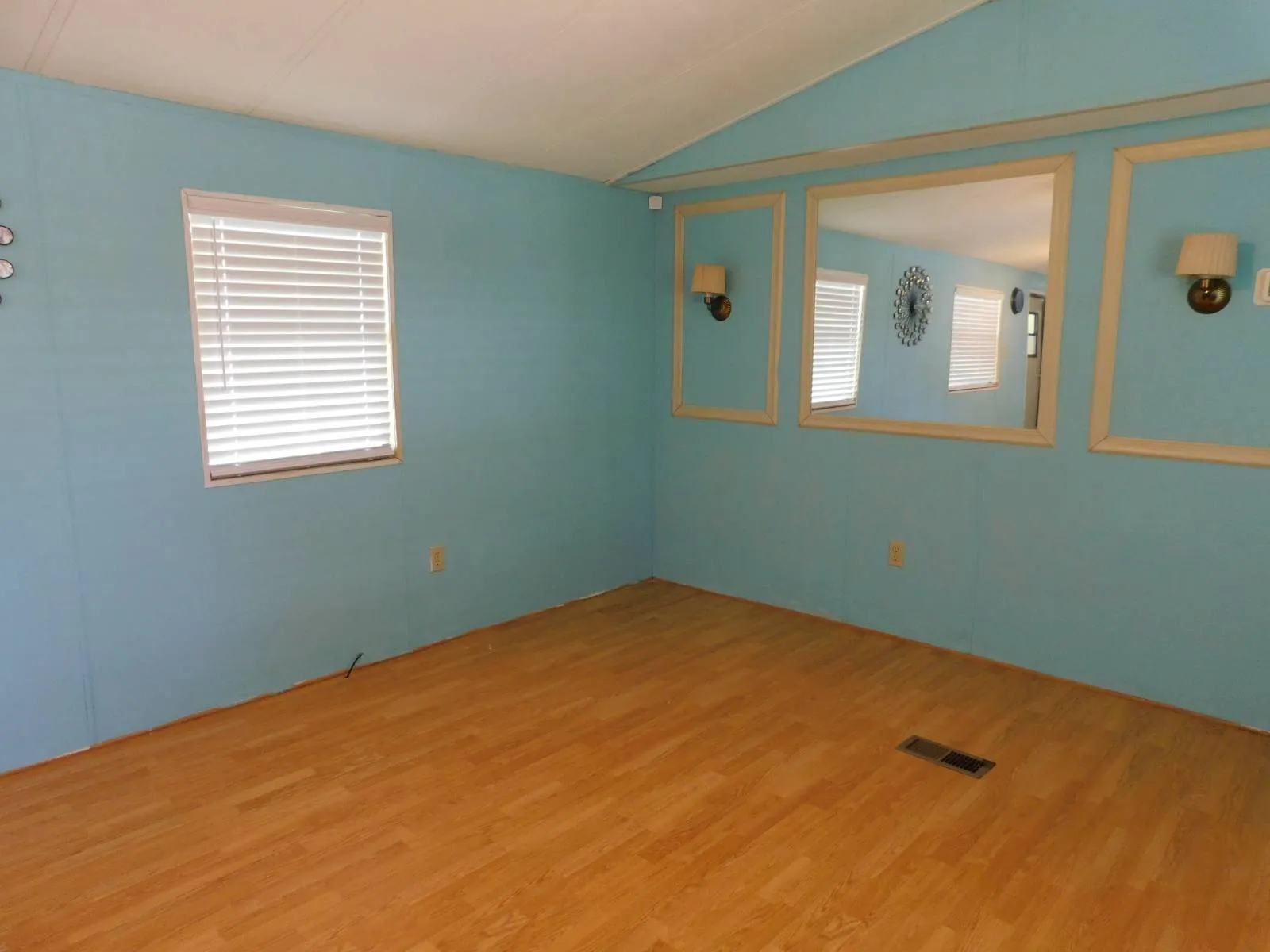 22 Commodore Manufactured Home (20) Suncrest Homes, Commodore Manufactured Home, lot rent new port richey 55+, fire pit, newsletter, manufactured homes for sale