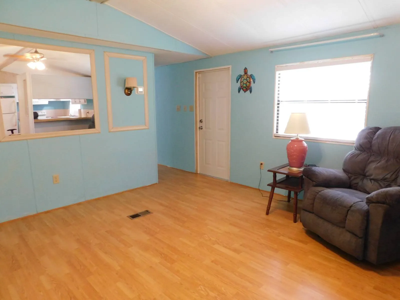 22 Commodore Manufactured Home (23) pet friendly 55+ manufactured home community florida, Heiler Communities Florida, demolition and removal, pet friendly 55+ co