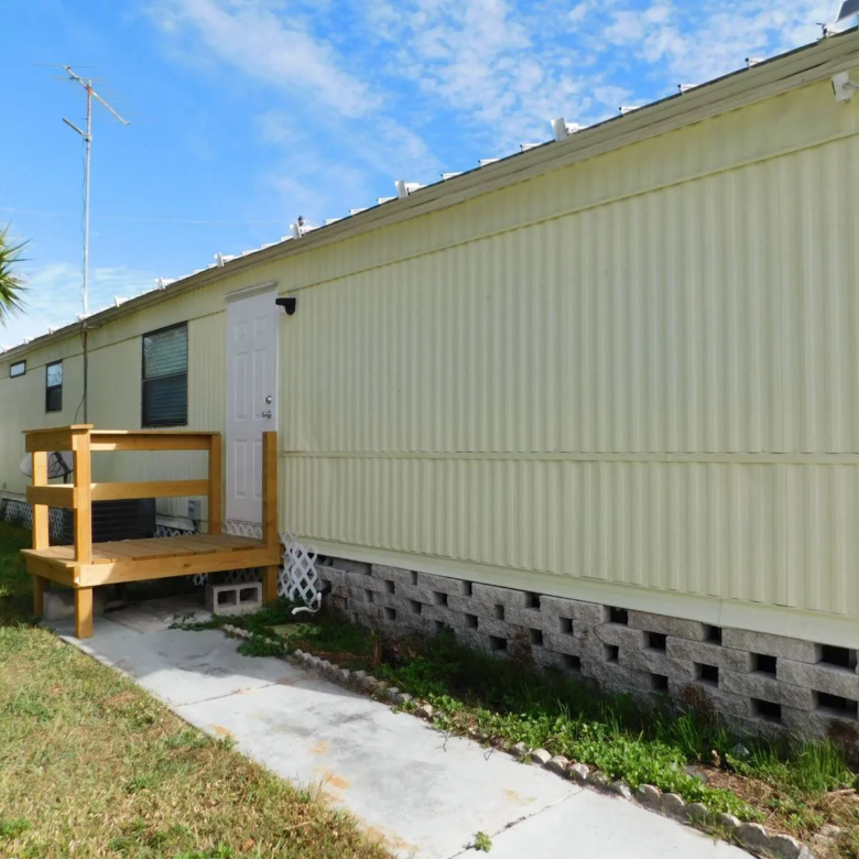 TownHomes, walking trails, the reserve at grand valley homesites, Commodore Manufactured Home, heated pool, homes of merit fo