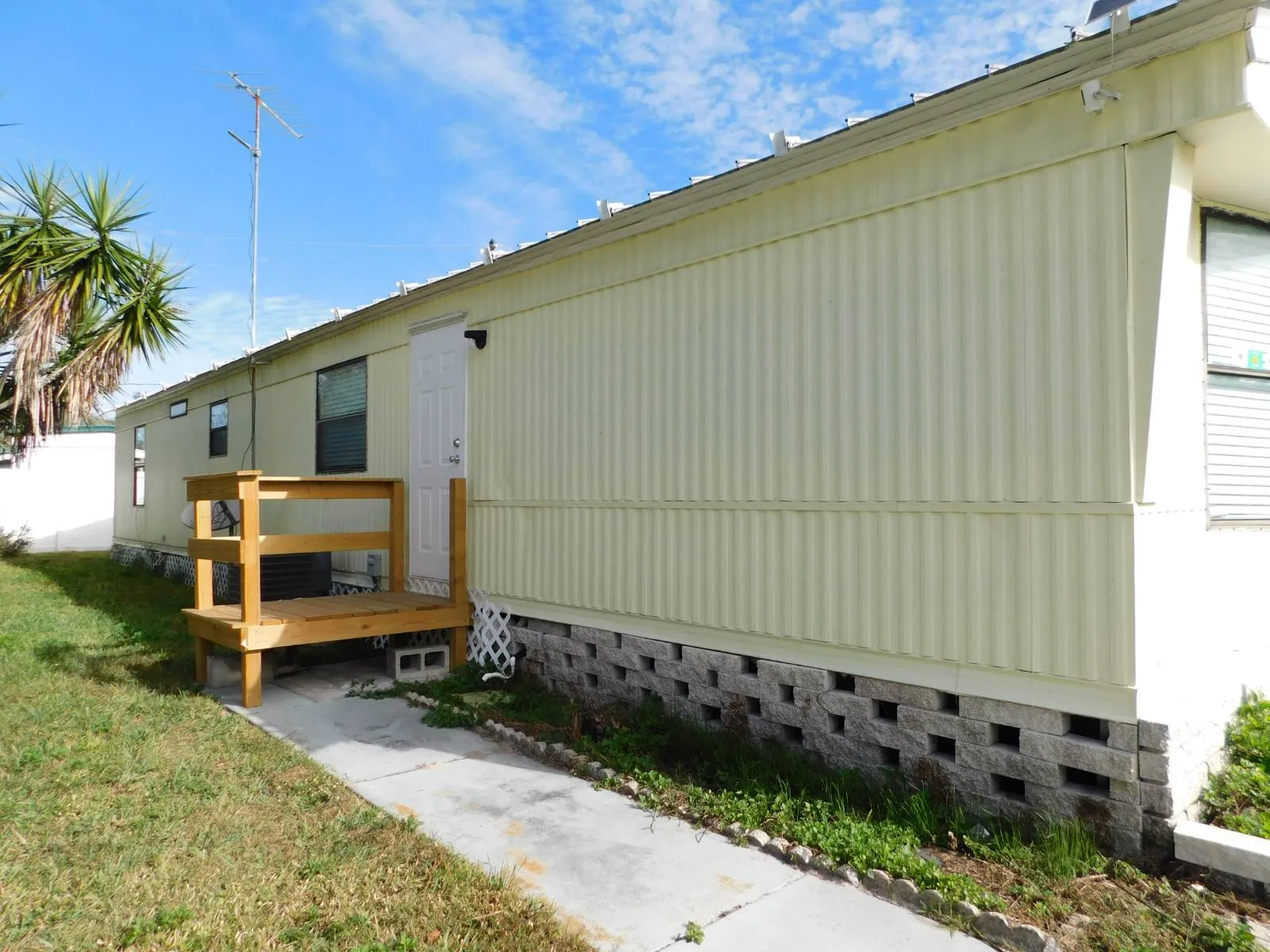 22 Commodore Manufactured Home (32) TownHomes, walking trails, the reserve at grand valley homesites, Commodore Manufactured Home, heated pool, homes of merit fo