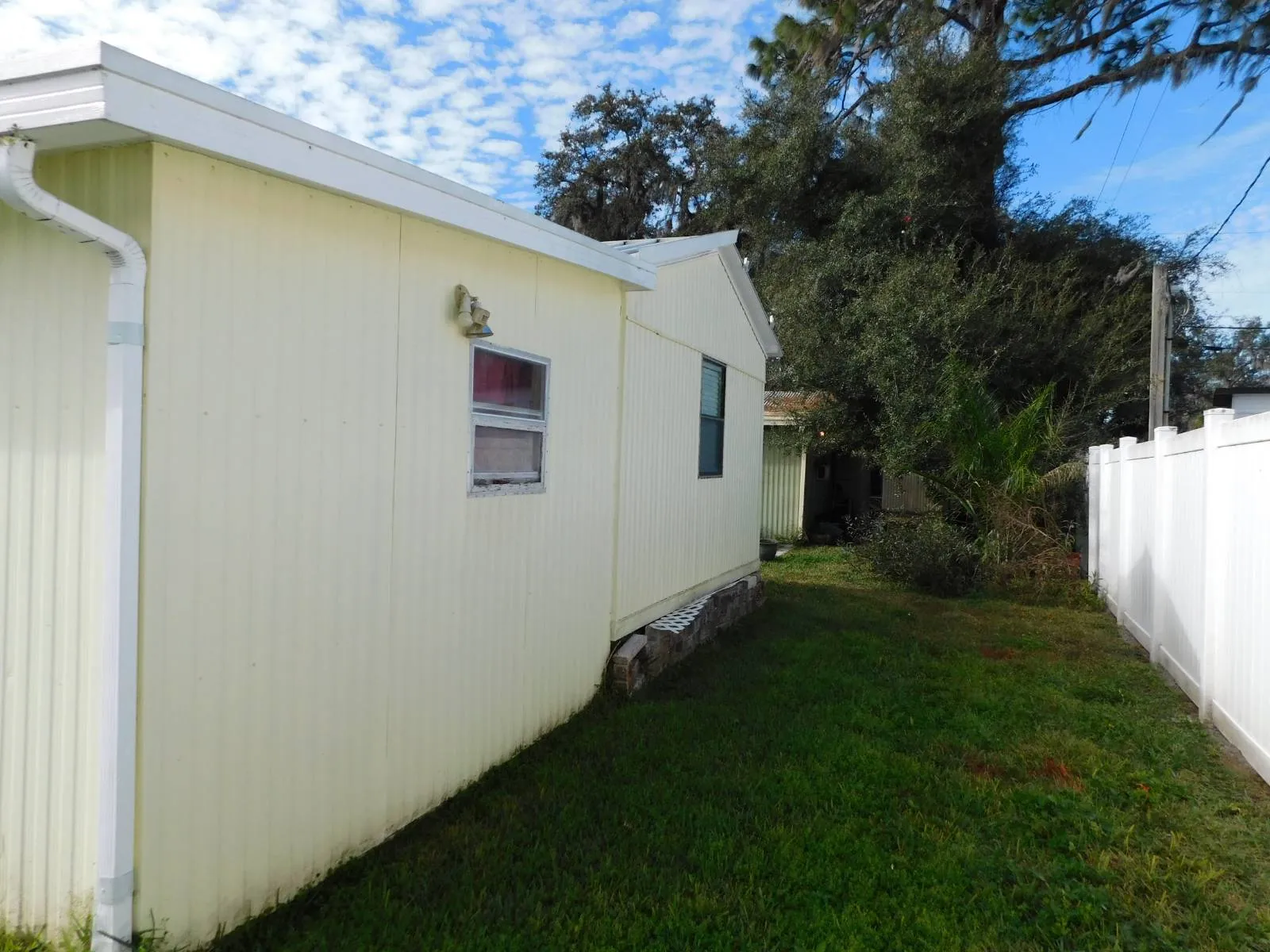 22 Commodore Manufactured Home (33) 55+ communities new port richey fl, 55+ communities zephyrhills fl, Commodore Manufactured Home, service and repair, walking