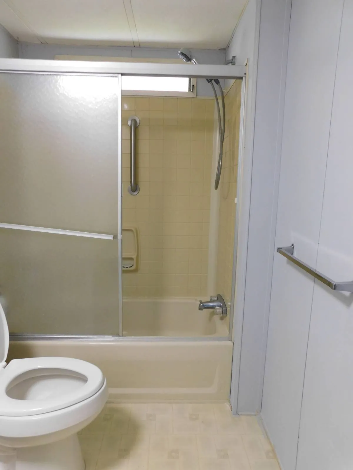 22 Commodore Manufactured Home (7) service and repair, 55+ communities dade city fl, Commodore Manufactured Home, double wide homes, library, manufactured home