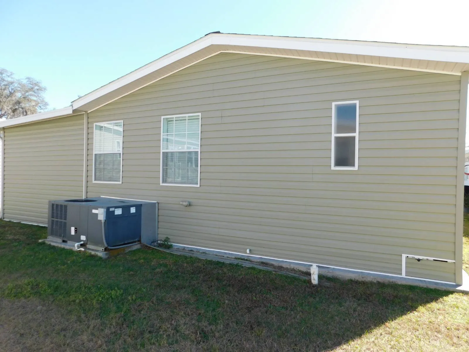 22 Jacobsen Manufactured Home (32) The Foley Grove, heated pool 55+ community florida, jacobsen homes new port richey, Jacobsen Manufactured Home, Grand Valley,